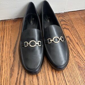 Bandolino Black Loafers with Silver Chain